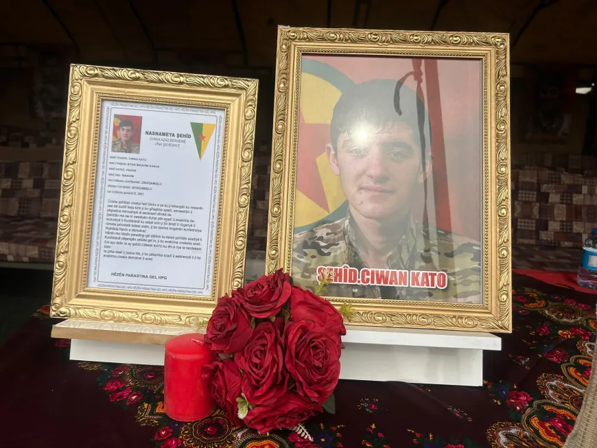 Ji bo merasîma 26 şehîdan şêniyên Cizîrê li Qamişlo kom bûn