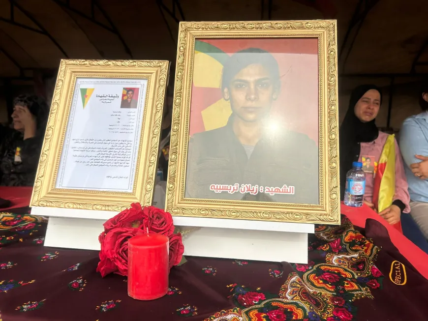 Ji bo merasîma 26 şehîdan şêniyên Cizîrê li Qamişlo kom bûn