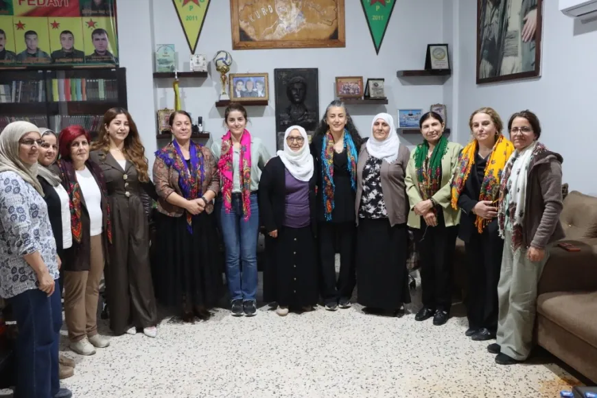 Şandeya Jinan a DEM Partiyê gera xwe li Kobanê didomîne