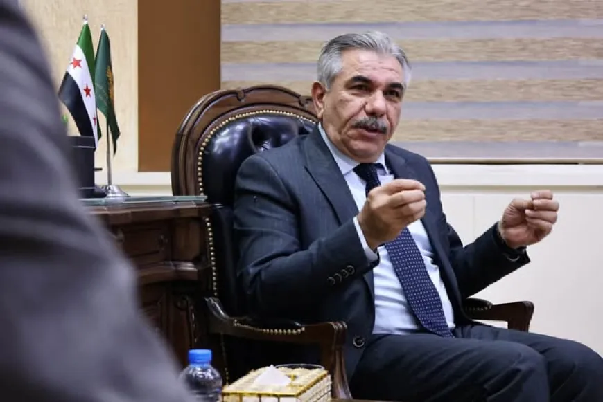 Parêzgarê Hesekê bi gerînendeyê Saziya Pirkirina Tovan re civiya