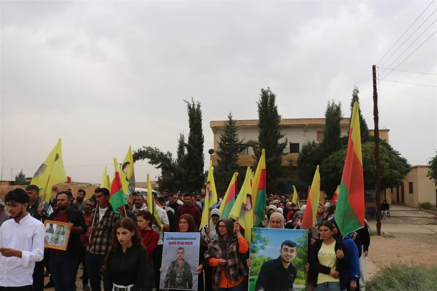 Kongra Star, PYD û ciwanan êrişa li ser wêneyên şehîdan şermezar kir