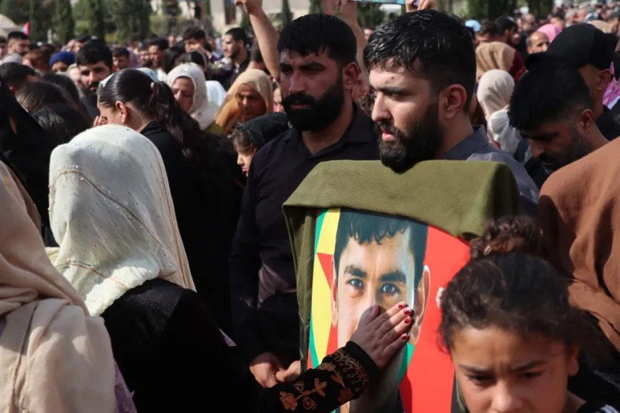 Di bîranîna 69 şehîdan de bi hezaran soza şopandina rêya şehîdan da