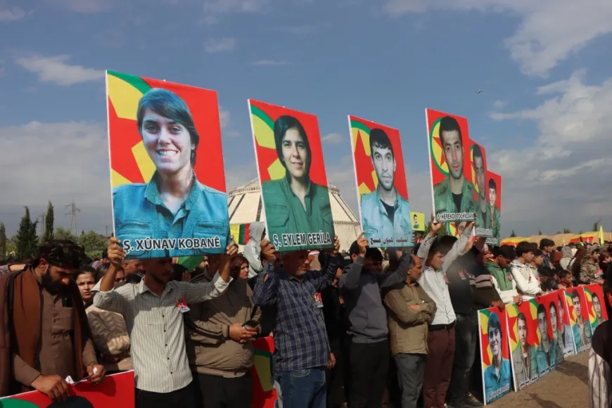 Di bîranîna 69 şehîdan de bi hezaran soza şopandina rêya şehîdan da