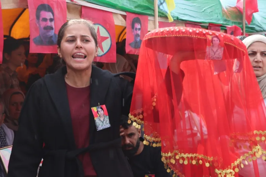 Di bîranîna 69 şehîdan de bi hezaran soza şopandina rêya şehîdan da
