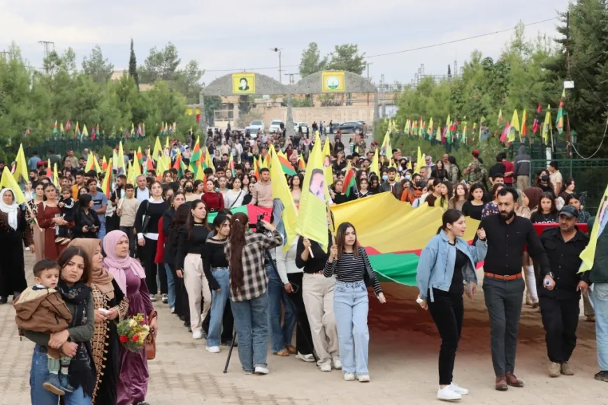 Di bîranîna 69 şehîdan de bi hezaran soza şopandina rêya şehîdan da