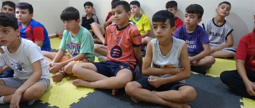 Saziya Jina Azad a Hesekê perwerdeyên cur bi cur ji bo jinan û zarokan vedike