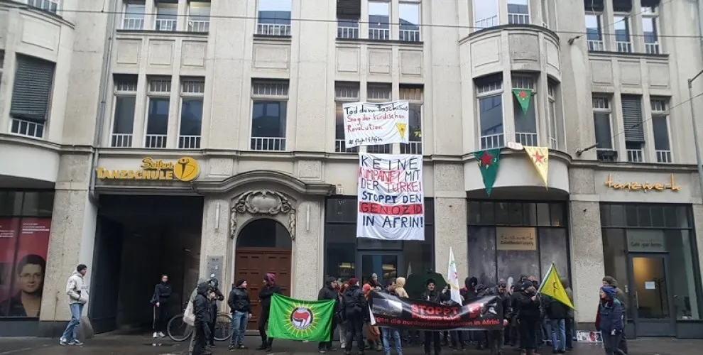 Группы антифашистов устроили акцию протеста в здании SPD в г. Лейпциг