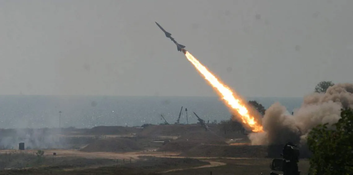 Хуситы запустили ракету в сторону военного лагеря Саудовской Аравии в Наджране