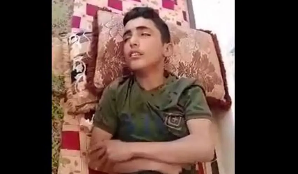Боевики избили и обокрали ребёнка