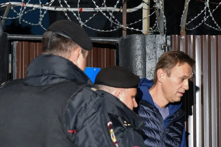Российские власти задержали лидера оппозиционного движения