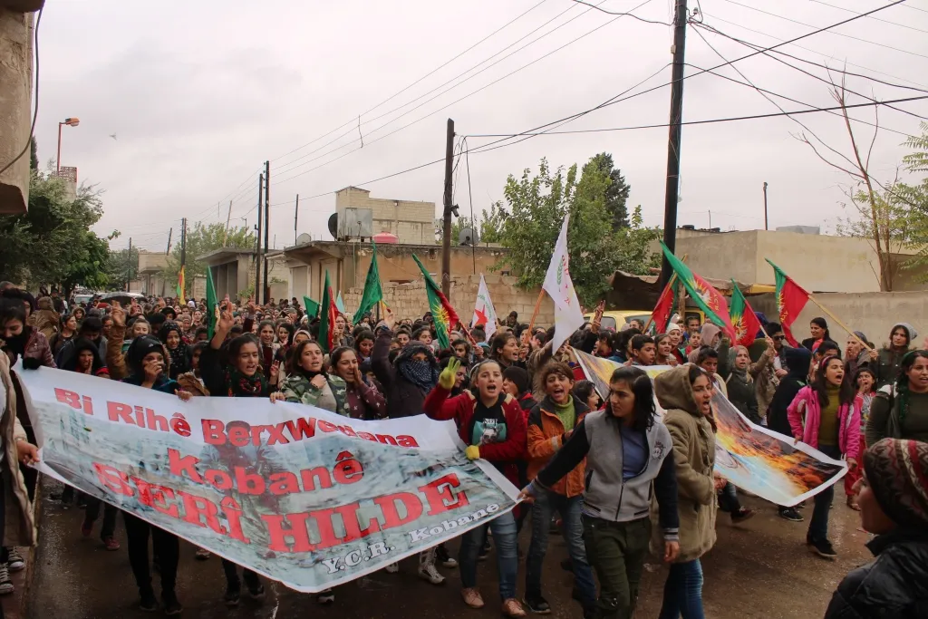 Марш молодежи Кобани против атак Турции