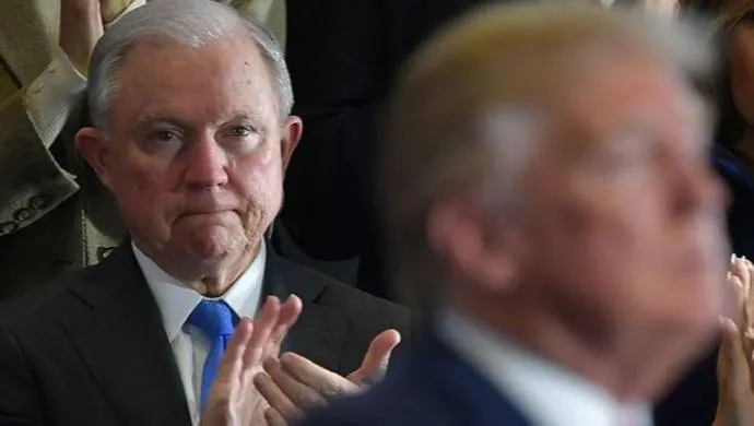 Трамп отправил в отставку министра юстиции Сешнса