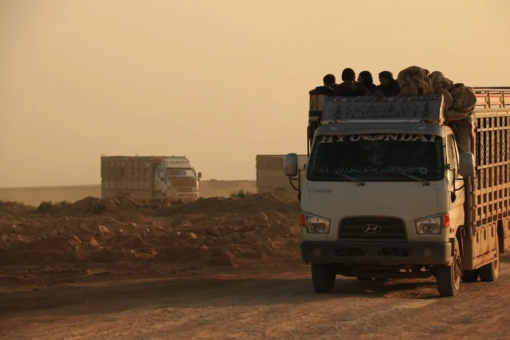 Более 2000 гражданских лиц и семей боевиков ИГИЛ достигли безопасных районов