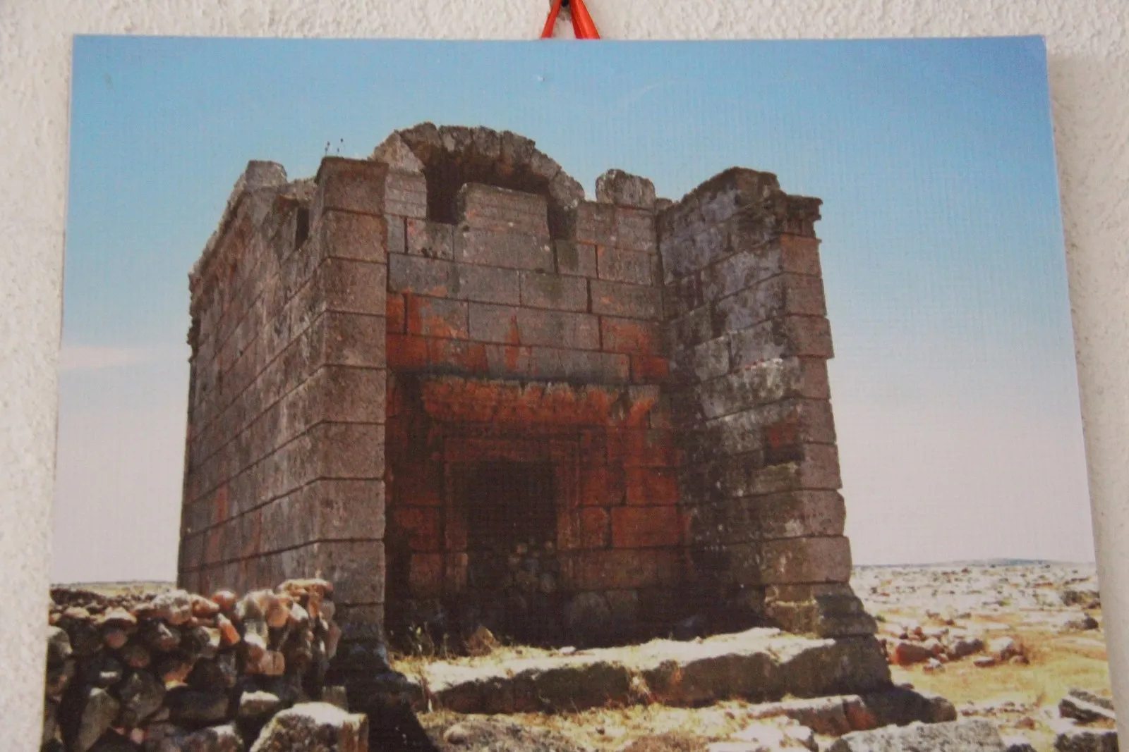 Выставка, рассказывающая о творящихся в Африне преступлениях