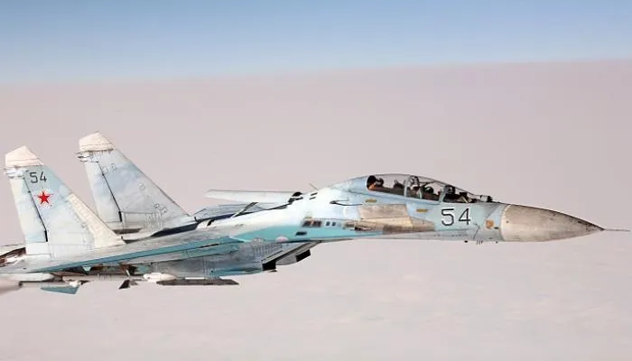 Российский истребитель Су-27 перехватил бомбардировщик США