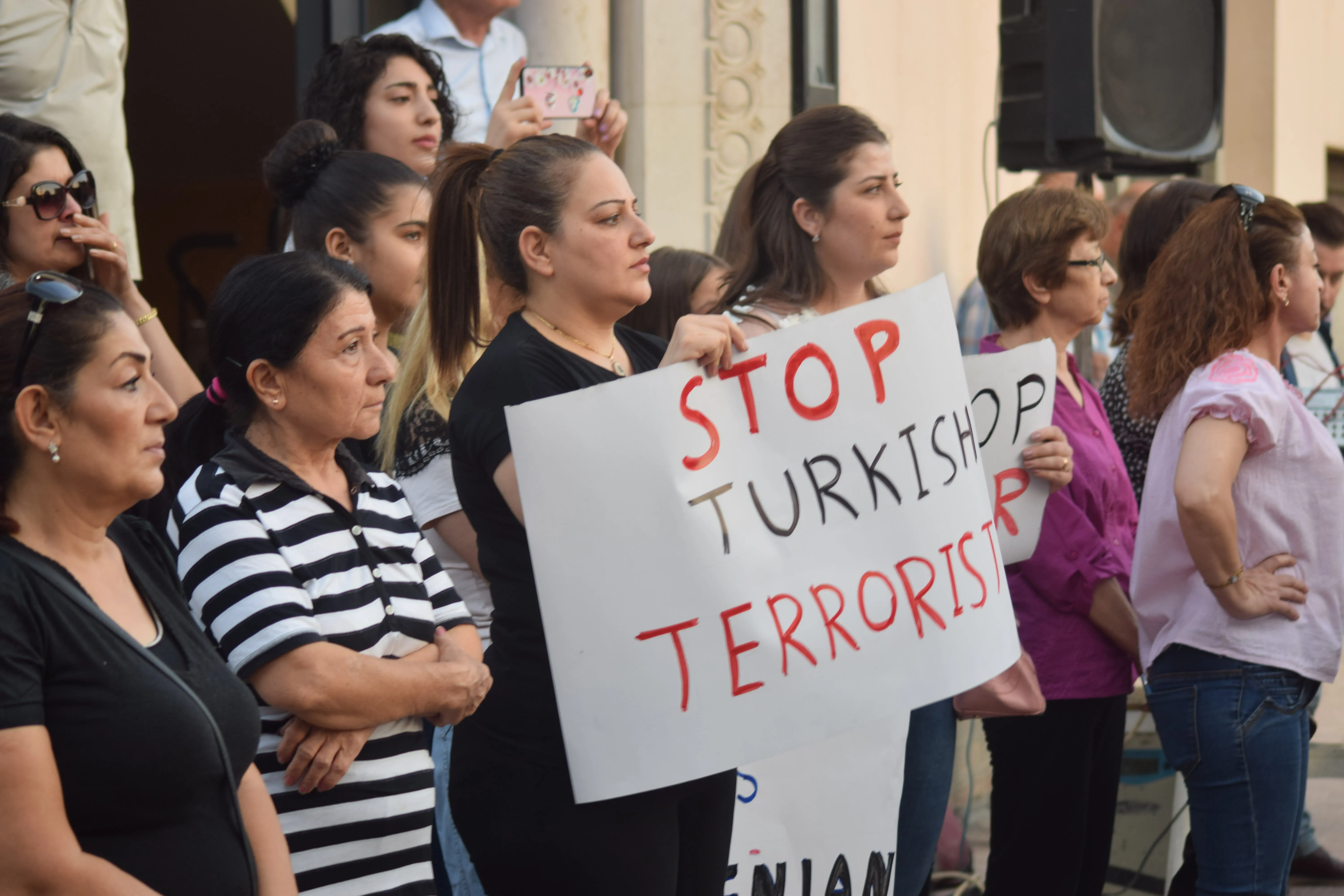 Армяне Камышло провели протест против нападения на Карабах