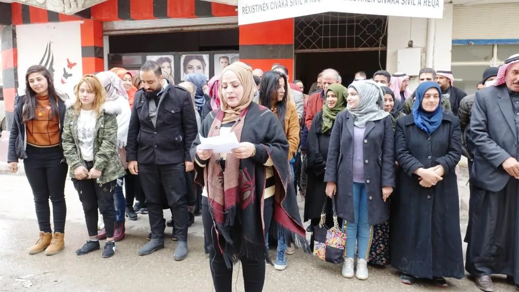 В Ракке и Табке прошли акции протеста в знак осуждения продолжающихся нападений Турции