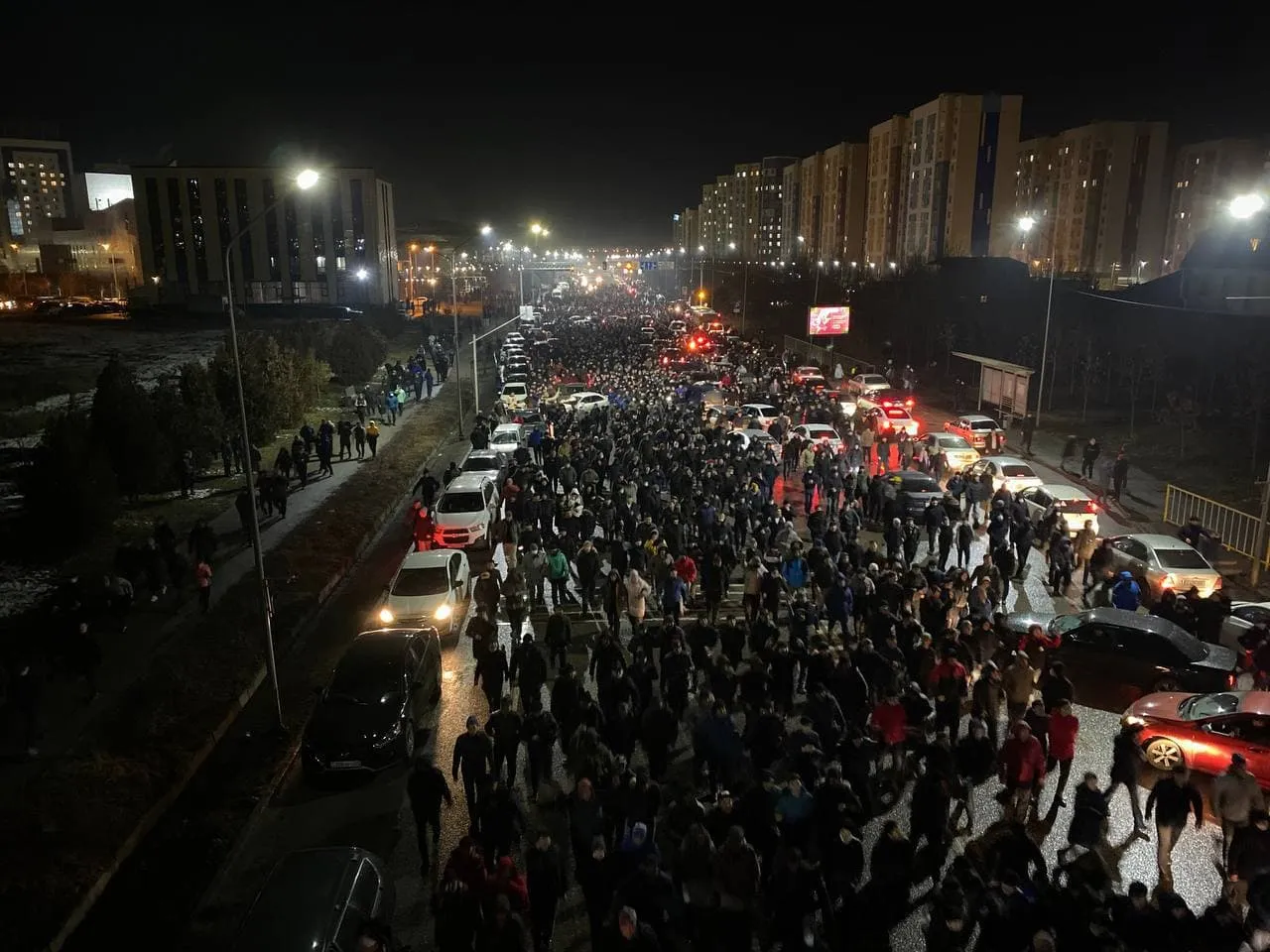 В Казахстане протесты, по всей стране объявлено чрезвычайное положение