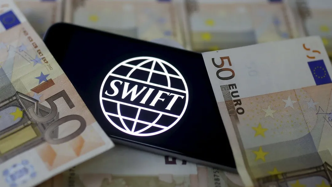 Не навредит ли его отключение от SWIFT России?