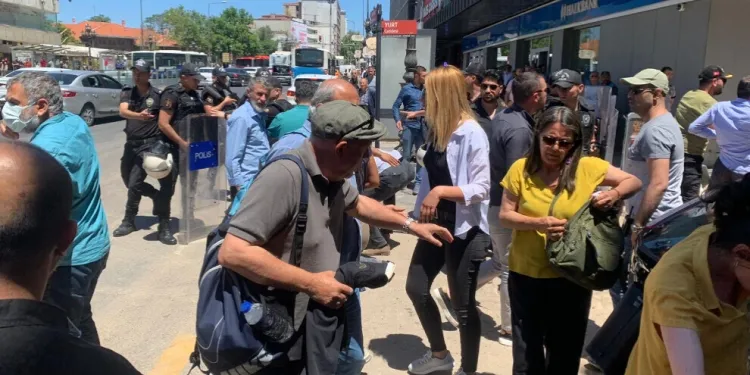 В Анкаре турецкая полиция задержала 3 журналистов