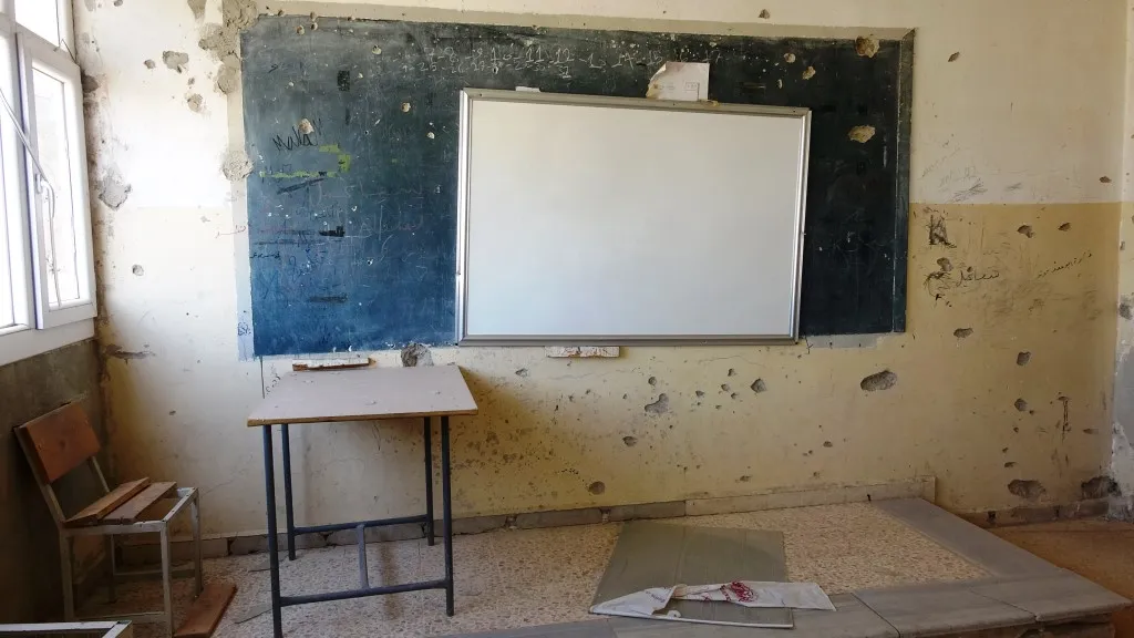 Турецкие атаки лишили права на образование около двух тысяч учащихся в Айн-Иссе и Гире Спи