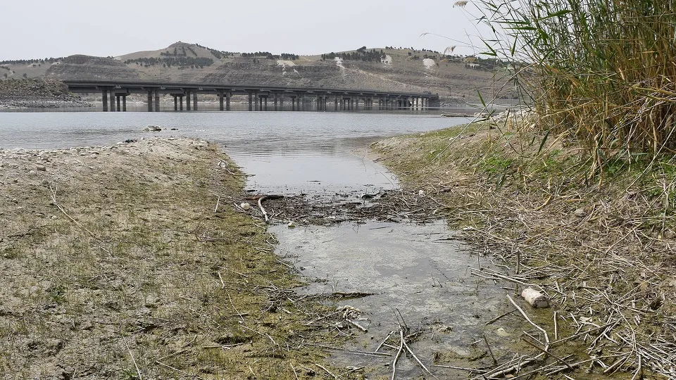 Турецкий режим продолжает сокращать уровень поступающей воды из реки Евфрат