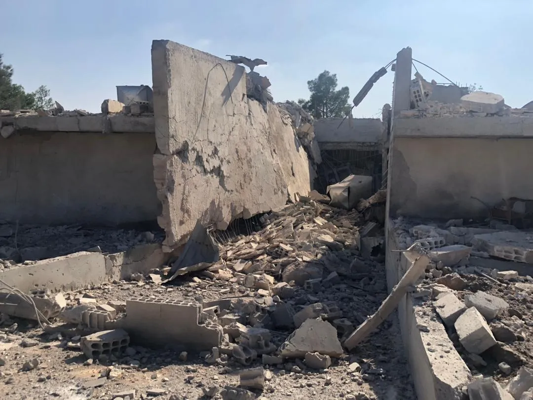 Последствия турецкой бомбардировки жилого дома в Кобани