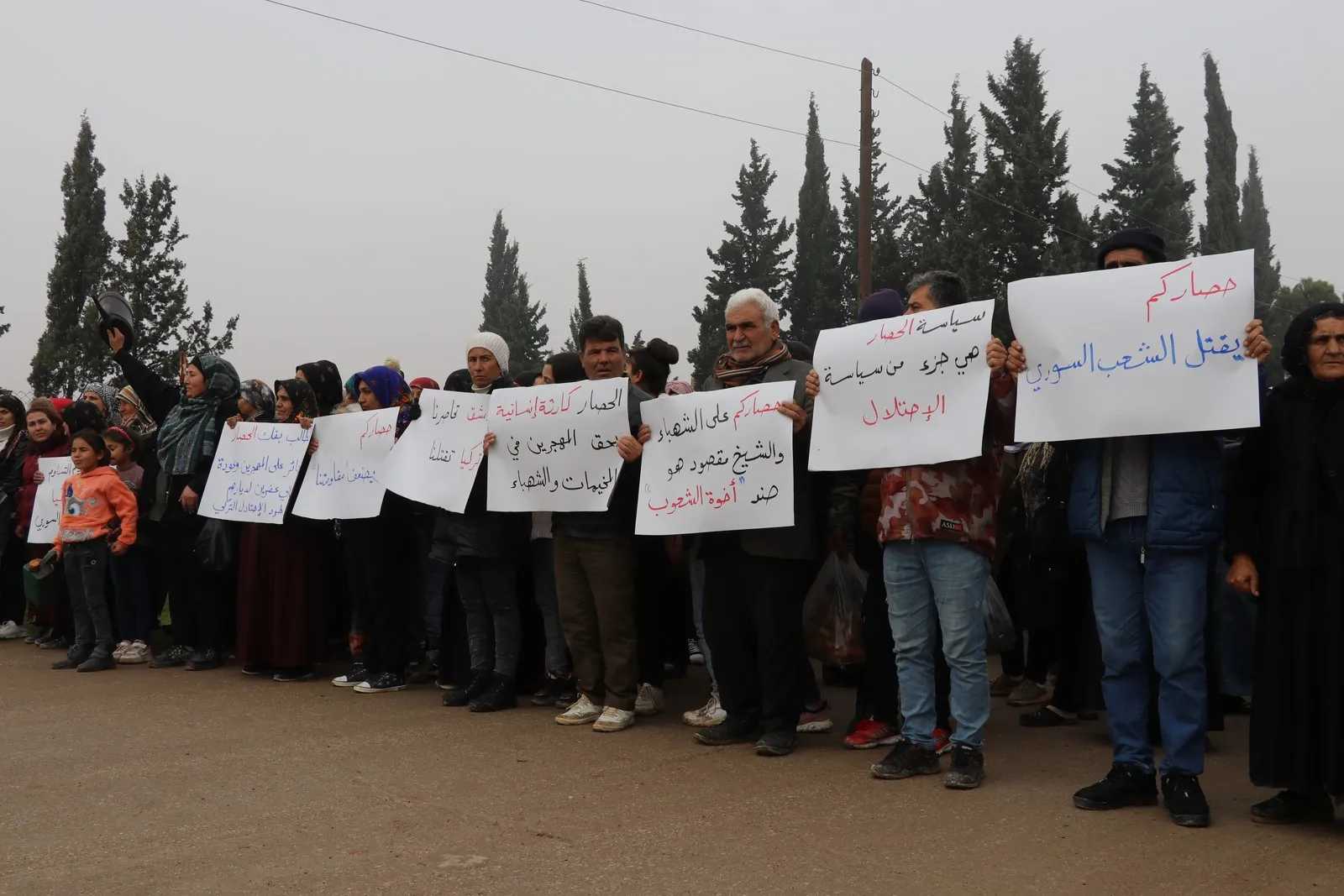 В Шахбе прошли протесты против осады со стороны сирийского режима