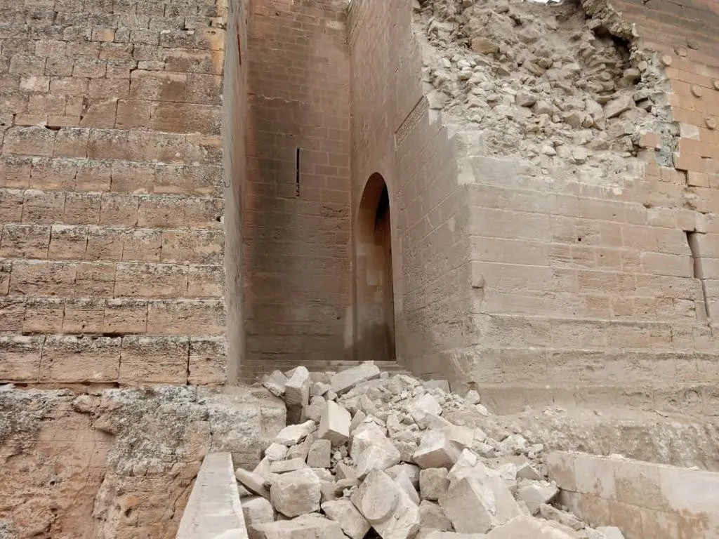 Повреждение в историческом замке Неджим
