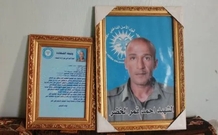  Он пожертвовал своими амбициями ради своей семьи и своей жизнью ради своей родины