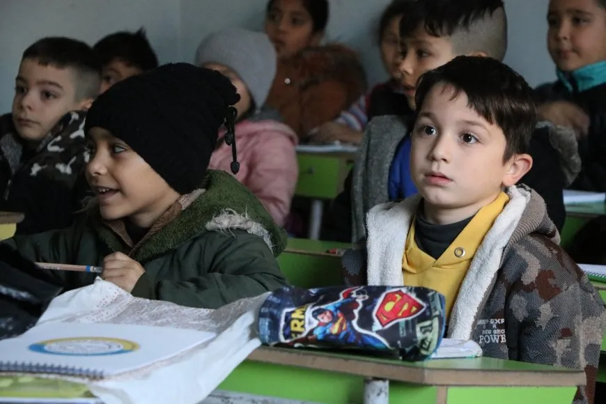   Учащиеся измучены холодом в школах Шех Максуда в результате осады