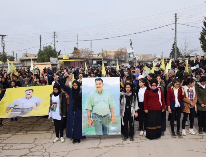 Жители Сирина протестуют против заговора