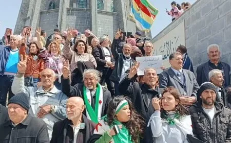  Протестующие в Сувейде почтили память султана Паши Аль-Атраша