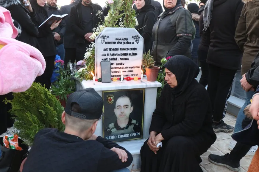 Тысячи людей посетили кладбища по случаю праздника Ид аль-Фитр