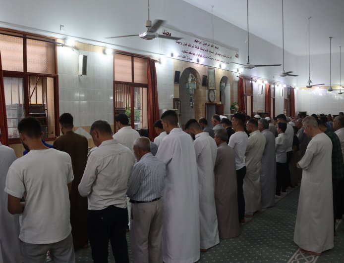 Мусульмане северо-восточной Сирии совершают праздничную молитву