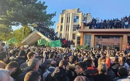 Демонстрации во многих сирийских регионах, есть погибшие и раненые