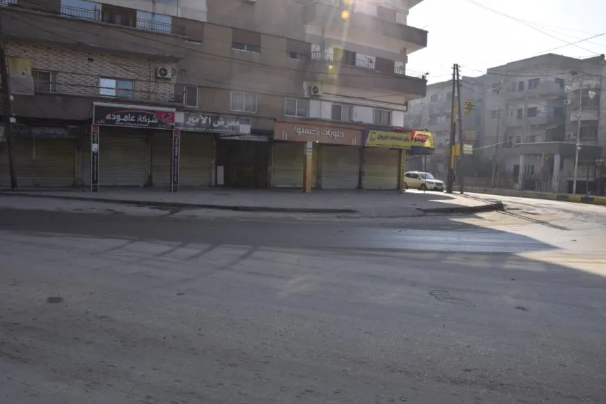Магазины и рынки закрыты в знак осуждения международного заговора