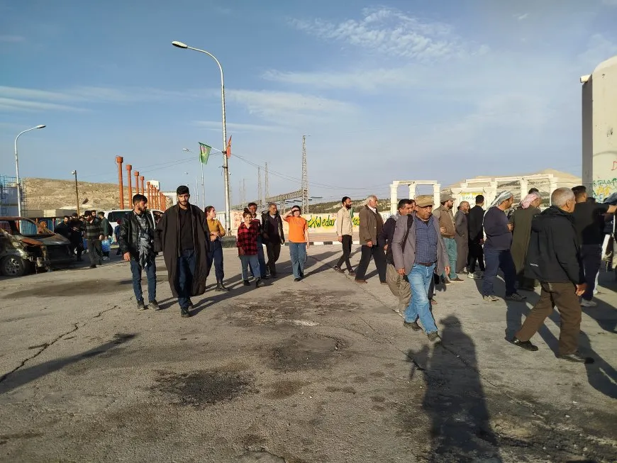 Жители кантона Джазира прибыли на плотину Тишрин, чтобы принять участие в протесте