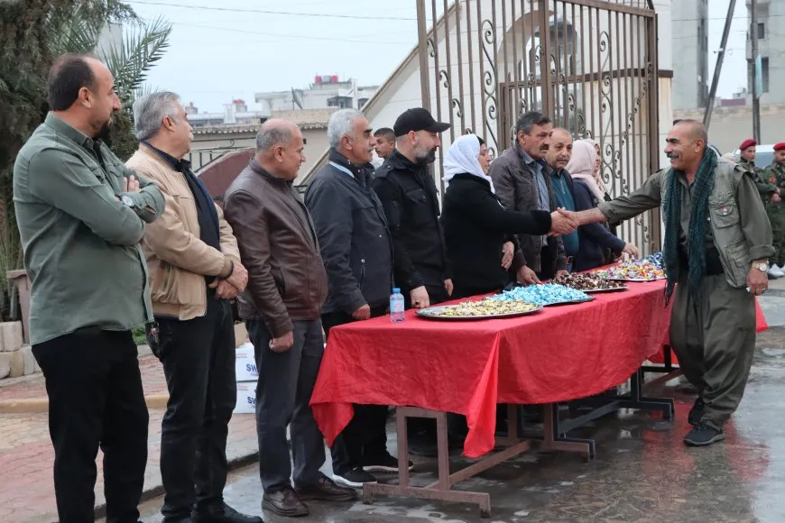  Жители Северной и Восточной Сирии и Алеппо начинают праздник Ураза-байрам с посещения святынь мучеников