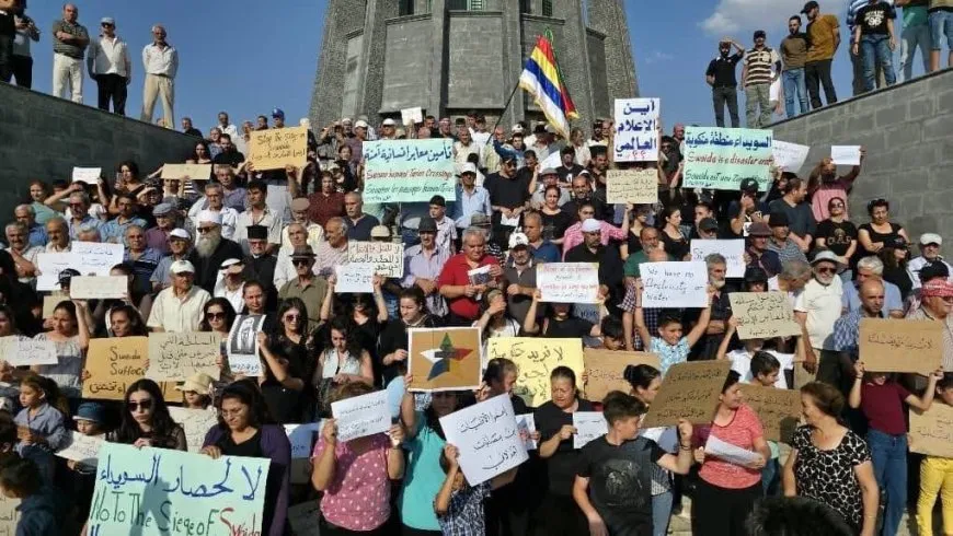 Массовые демонстрации в Сувейде против блокады и насилия