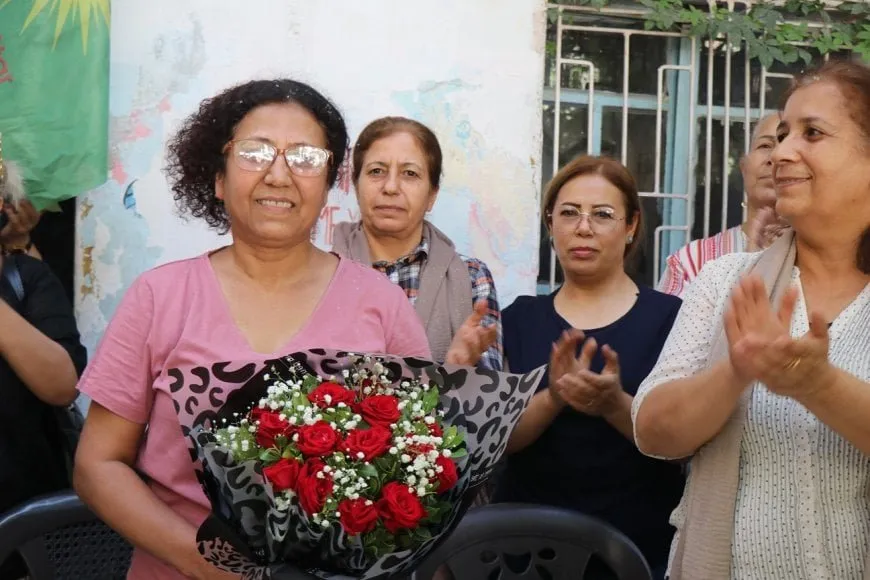Активистка Хаджар Халил прибыла в Шейхмаксуд после 30 лет тюрьмы