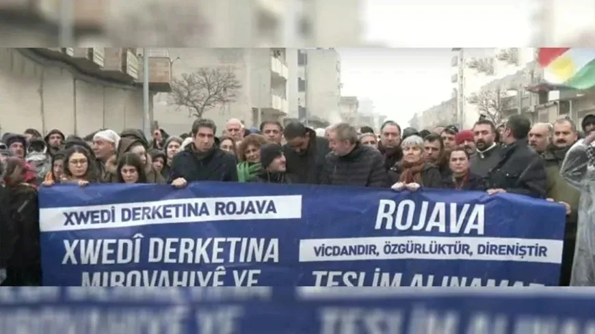 Большие колонны из Северного Курдистана направляются к границам Кобани