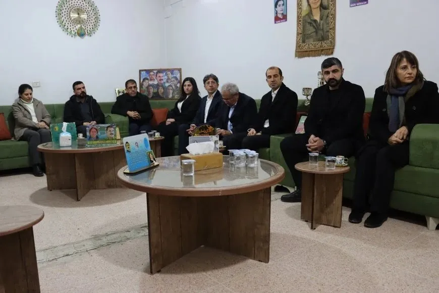 Делегация из Северного Курдистана и Конгресс «Стар» обсудили атаки на регион