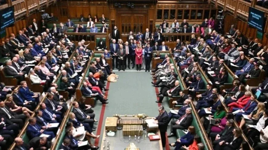 Британский парламент призывает правительство защитить курдов и прекратить нападения