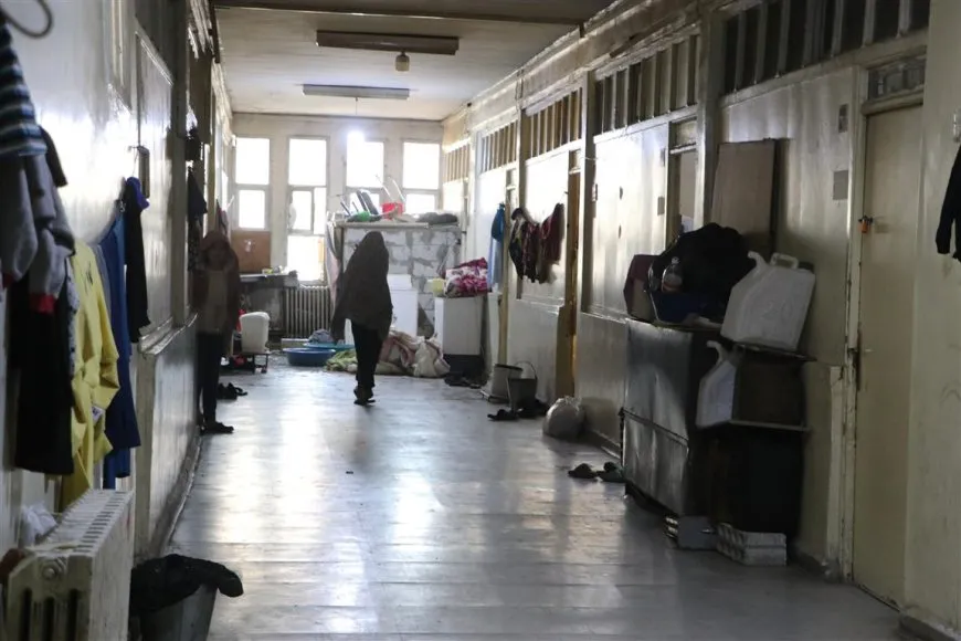 Жители Африна, вынужденно покинувшие свои дома, сохраняют надежду на возвращение с прибытием первой группы