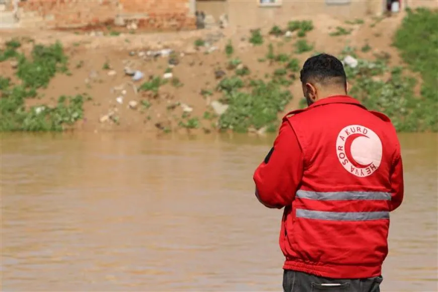 Курдский Красный Полумесяц оказывает медицинскую помощь и эвакуирует пострадавших жителей Хасаки