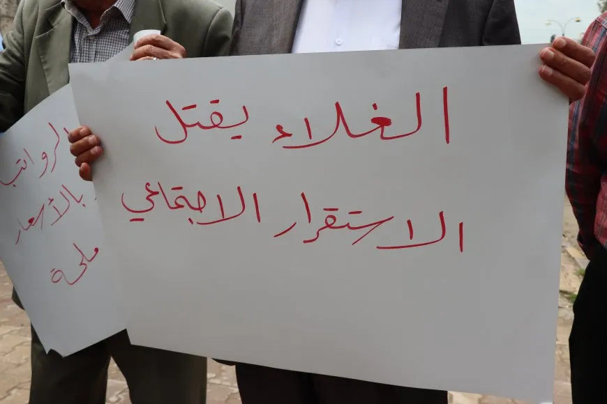 Жители Камышло и представители политических партий протестуют против тяжелой экономической ситуации в Сирии