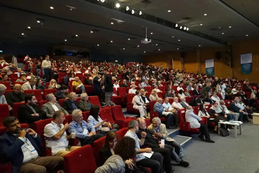 В Стамбуле стартовала конференция «Переход к демократической республике во втором столетии»