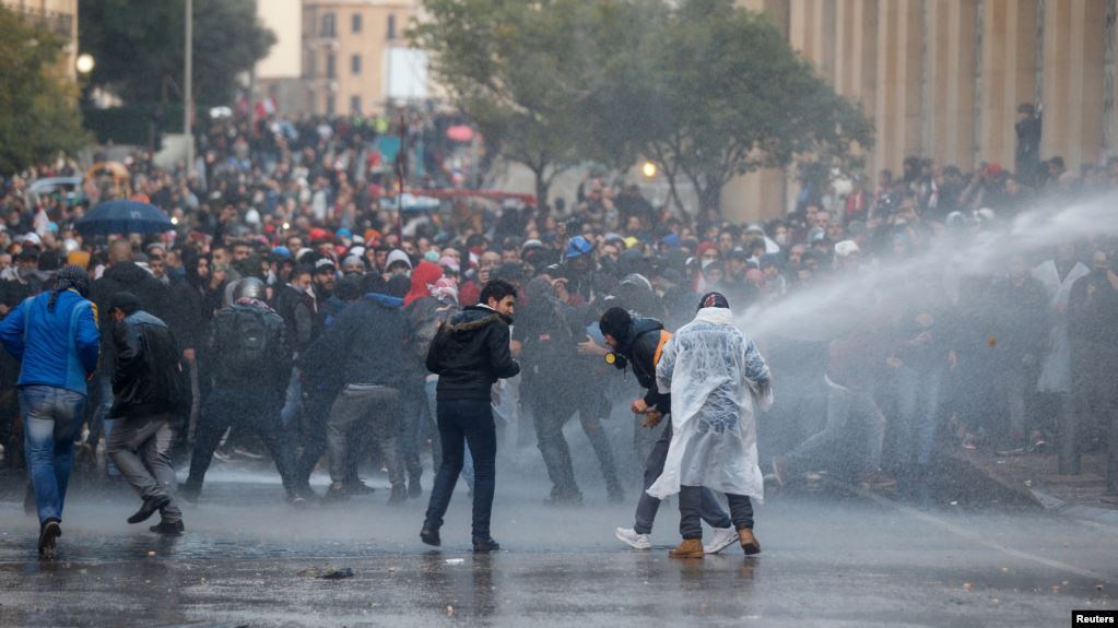 Lübnan'da yeni hükümetin güvenoyu oturumu öncesi protestolar başladı