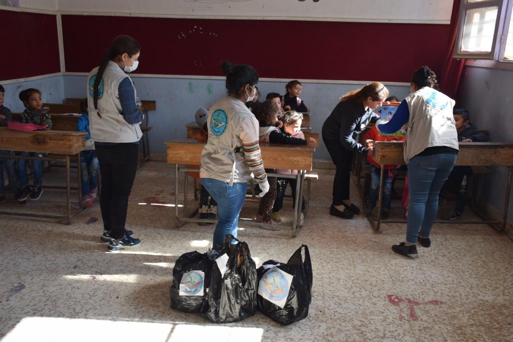 Rojava Yardım Kurumu 500 öğrenciye temizlik malzemesi dağıttı